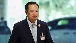 Thailand's ruling party seeks snap election