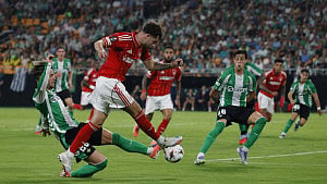 Betis snatch late draw with Forest