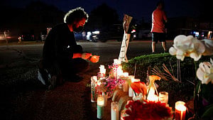 Chicago area residents mourn immigrant fatally shot by ICE agent