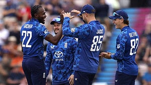 England thrash S Africa by 342 runs in 3rd ODI