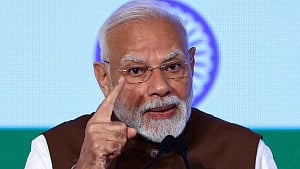 India eyes nuclear-powered carrier, home-built navy jets