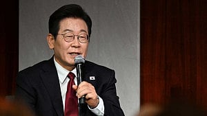 S Korea vows support to Koreans held in US immigration raid