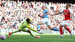 Martinelli snatches late point for Arsenal in Man City draw