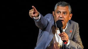 Turkish court could oust opposition leader
