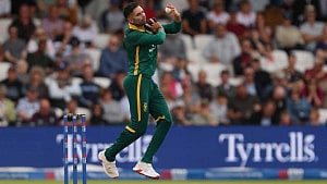 S Africa punish England in 7-wicket win