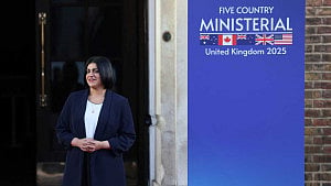 UK may curb visas over migrant return row