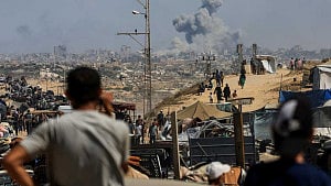 Israeli tanks push deeper into Gaza City