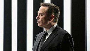 Tesla to award Musk unparalleled $1tn - depending on performance