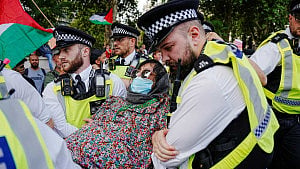UK police arrest 425 at protest for pro-Palestine group