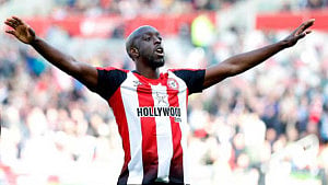 Newcastle sign Wissa to replace Isak