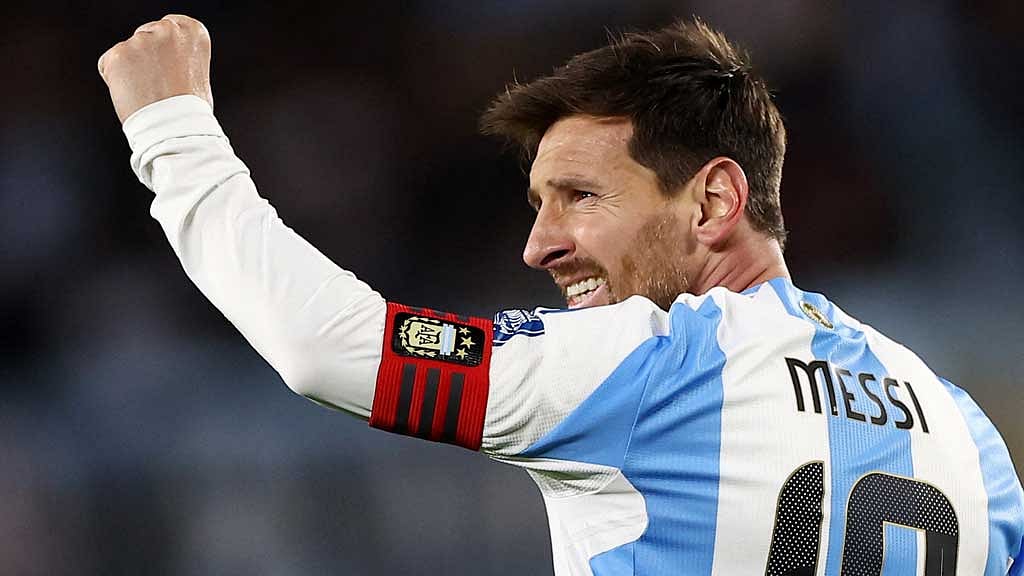 Football - World Cup - CONMEBOL Qualifiers - Argentina v Venezuela - Estadio Monumental, Buenos Aires, Argentina - September 4, 2025 Argentina's Lionel Messi with his children on the pitch before the match REUTERS