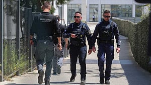 Gunman arrested after 5 wounded in Athens shootings