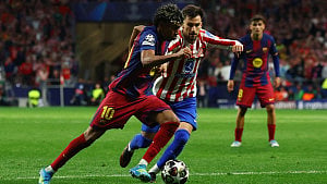 Atletico survive Barca scare to reach semis
