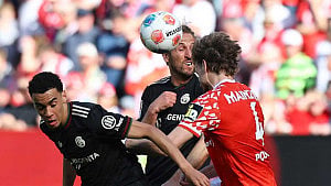 Olise, Kane lead 4-3 Bayern comeback at Mainz