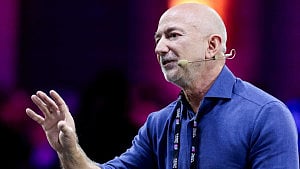 Jeff Bezos’ AI lab nears $38bn valuation: FT