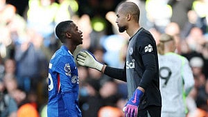 Caicedo extends Chelsea contract
