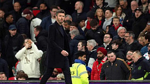 Carrick shrugs off Martinez, Maguire bans
