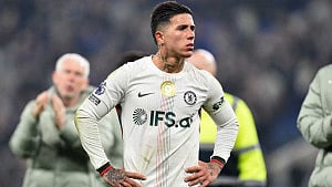 Chelsea drop Fernandez for two games