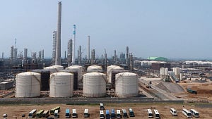 US sanctions Chinese refinery over Iranian oil