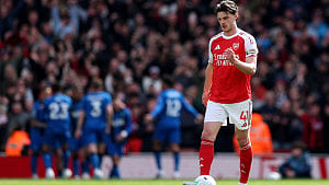 Arsenal must survive 'monstrous' test: Neville