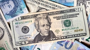 Dollar steady as traders assess US-Iran talks
