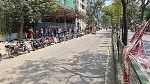 Endless queues choke Dhaka petrol pumps