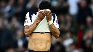 Spurs in drop zone, Wolves on brink of relegation