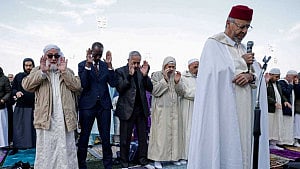 France bans Muslim gathering in Paris area