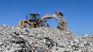 Palestinians use Gaza rubble to restore streets