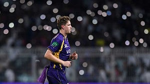 Green's return to bowling fails to ignite KKR