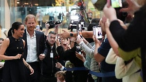 Prince Harry, Meghan arrive in Australia