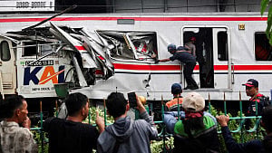 Indonesia train crash kills 15