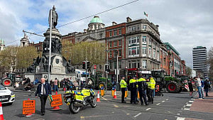Irish police move to break oil refinery blockade