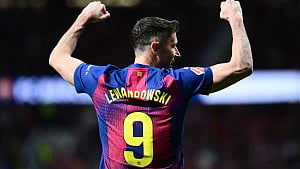 Barca beat 10-man Atleti to bolster title hopes