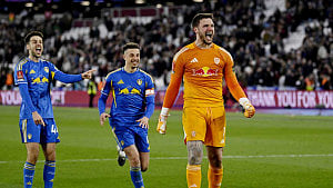 Perri penalties send Leeds to FA Cup semis
