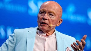 Emerging markets pioneer Mark Mobius dies