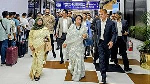 Ministers inspect Dhaka airport ahead of Hajj flights