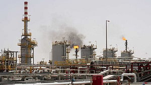 Oil edges up in choppy trade