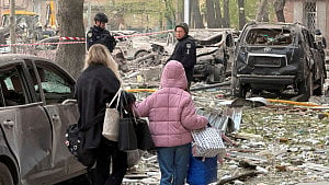 Russian forces pound Ukraine's Dnipro, killing 10