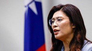 Taiwan opposition chief leaves for China 'peace' mission