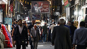 Pakistan still seeks to bridge US, Iran gaps