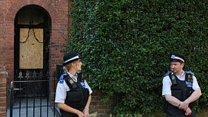 3 on trial for arson linked to Starmer