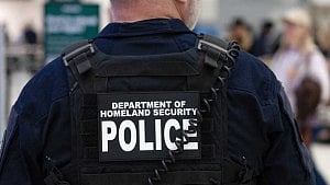 Border officials violated order on warrantless arrests: US judge