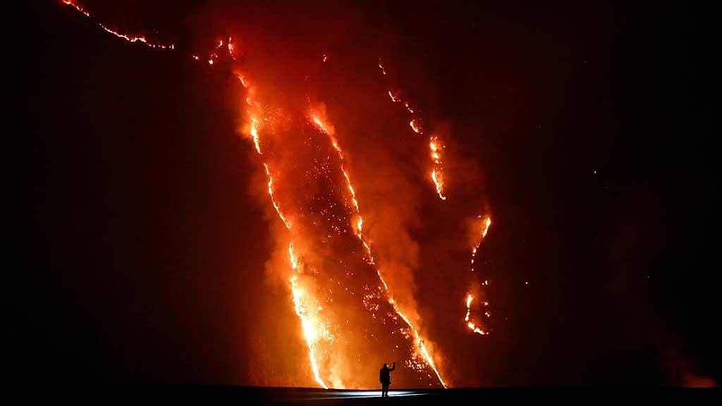 Indonesia closes all access to Mount Bromo as wildfire expands