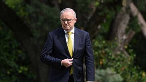Bomb threat against Australia PM linked to Chinese dance group