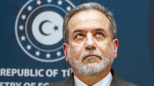 Iran warns it will strike US bases if attacked