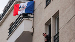 US envoy calls French minister after foreign ministry snub