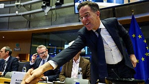 EU lawmaker wants US trade deal vote deferred