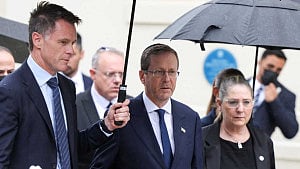 Herzog in Australia, visits site of Bondi Beach attack