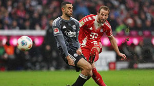 Kane brace sends Bayern 9 points clear